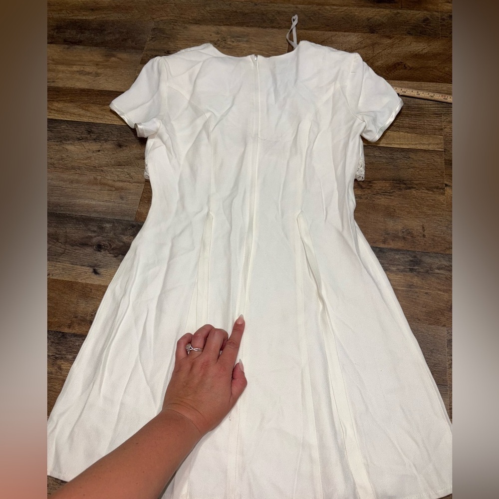 VTG Brioche California White Short Sleeve Dress w/ Rosette & Lace Trim - Picture 11 of 12